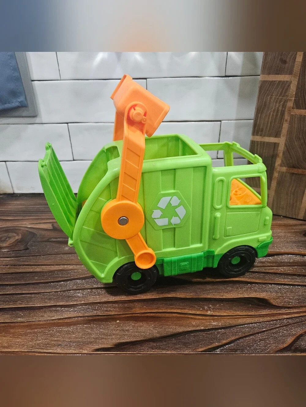Fisher Price Little People Sounds Musical Recycle Garbage Trash Truck